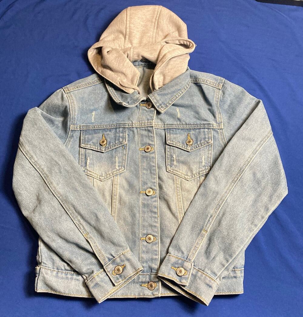 New Womens Distressed Denim Jean Jacket Size Small with Detachable Hood
